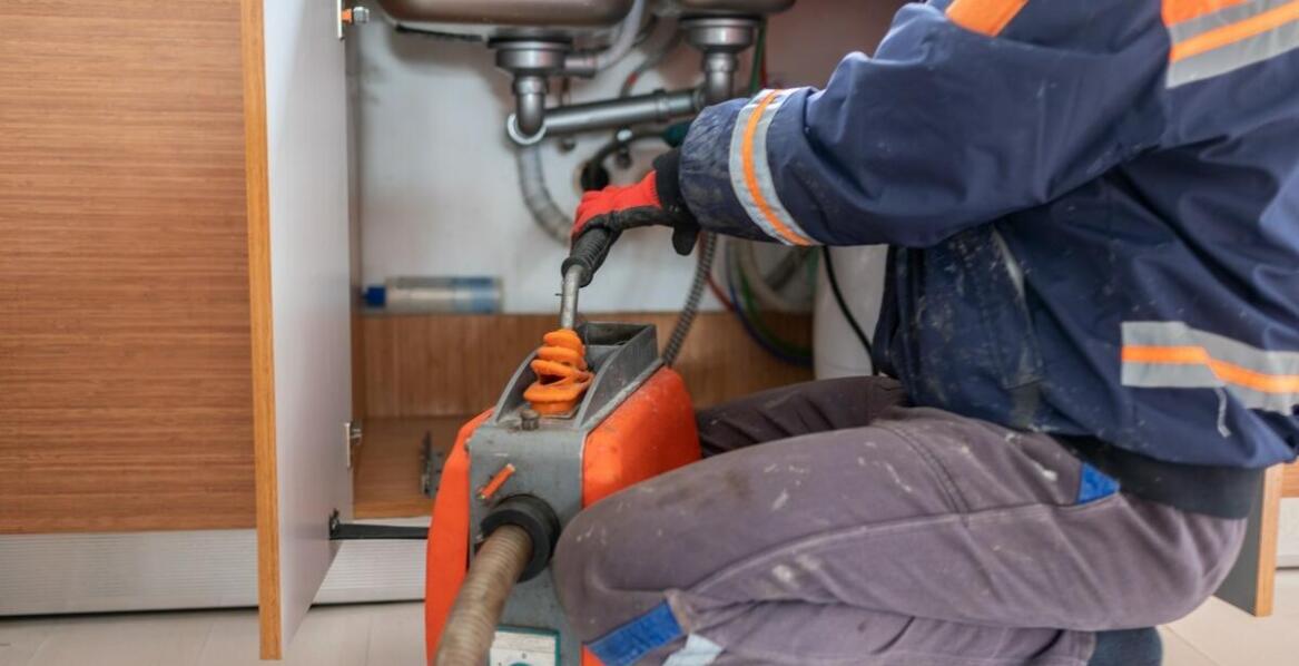 Jak mechaniczne udrażnianie rur wpływa na długowieczność tych rur?