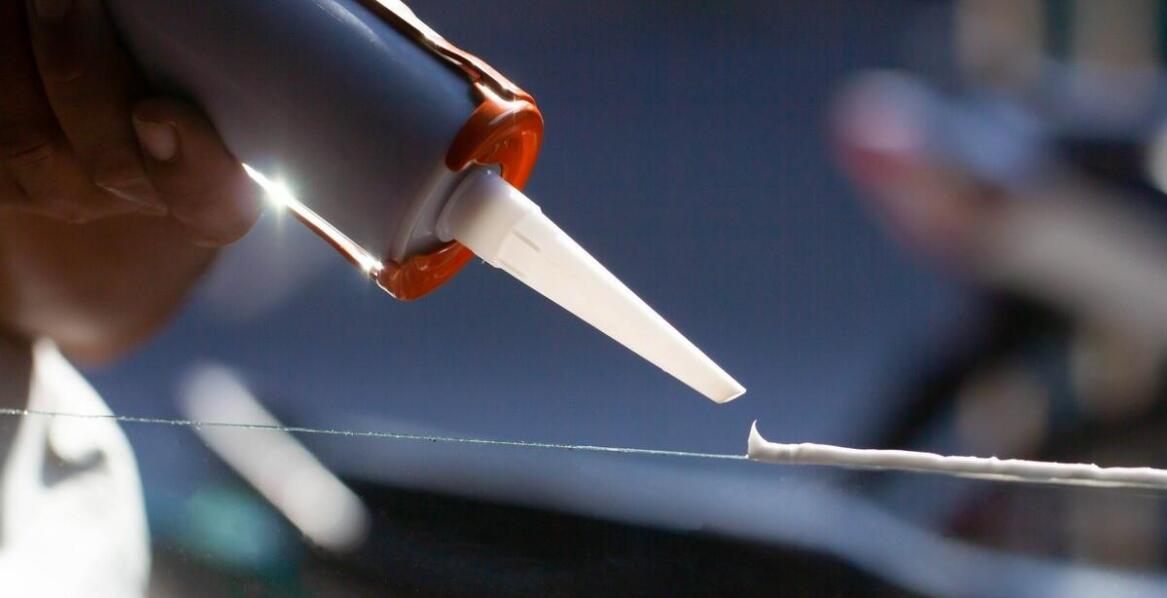 Jak budowlany wyciskacz do mas wpływa na jakość wykonania prac budowlanych?