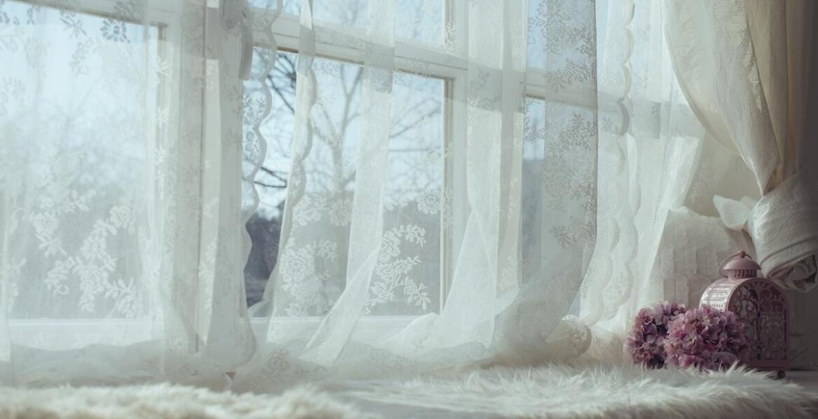 Proces tworzenia wyjątkowej atmosfery podczas kobiecej sesji