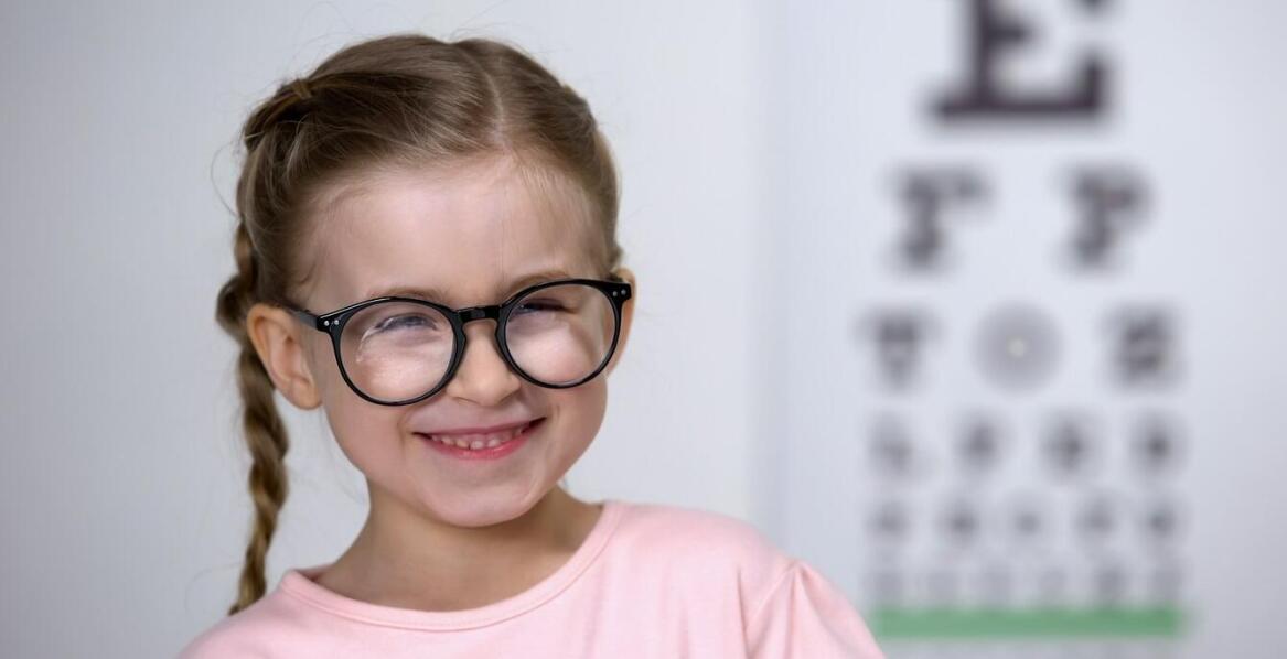 Jak dbać o zdrowie oczu dziecka w dobie edukacji cyfrowej?