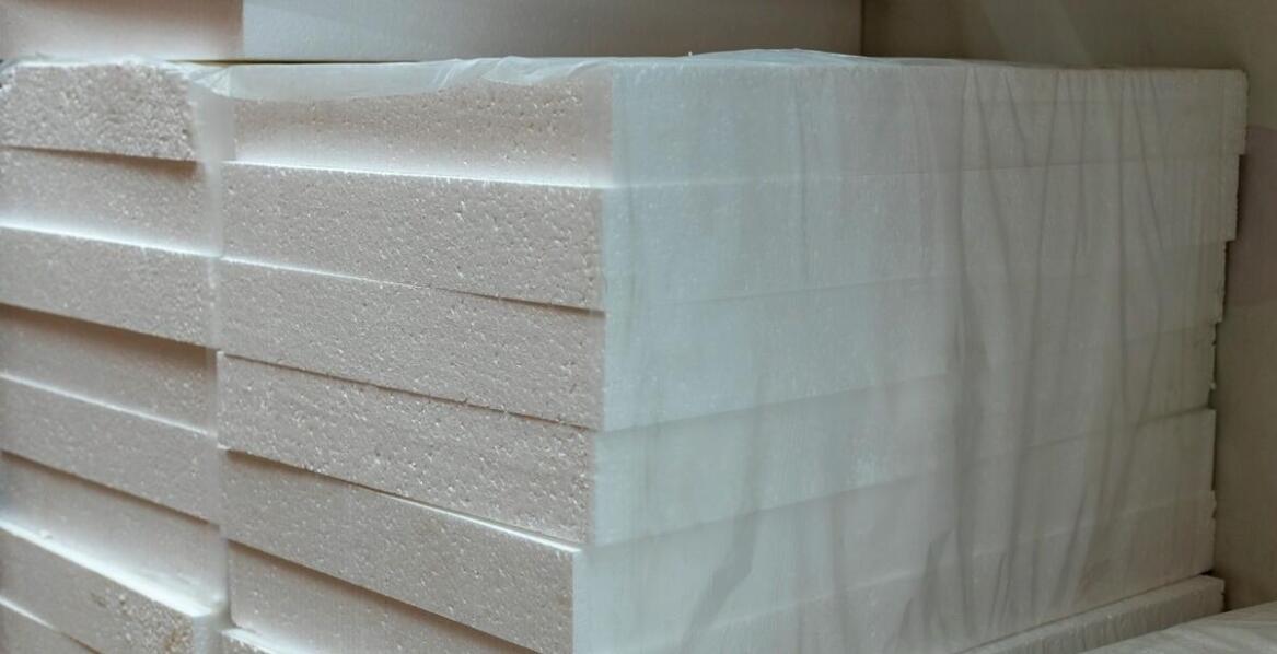 Grubość styropapy to 15 cm, a jej odporność na warunki atmosferyczne.