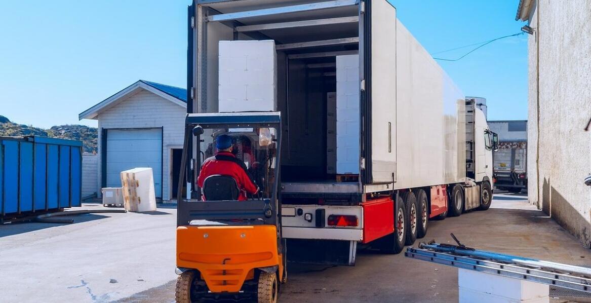 Tania bagażówka a transport AGD sprzętu – kluczowe aspekty wyboru