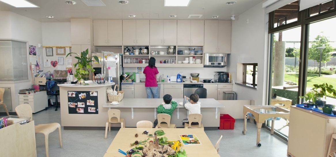 Warsztaty sensoplastyczne dla dzieci – co oferują dla najmłodszych?