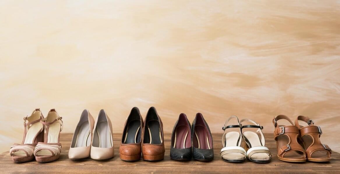 Jak dopasować sandały do garderoby letniej?