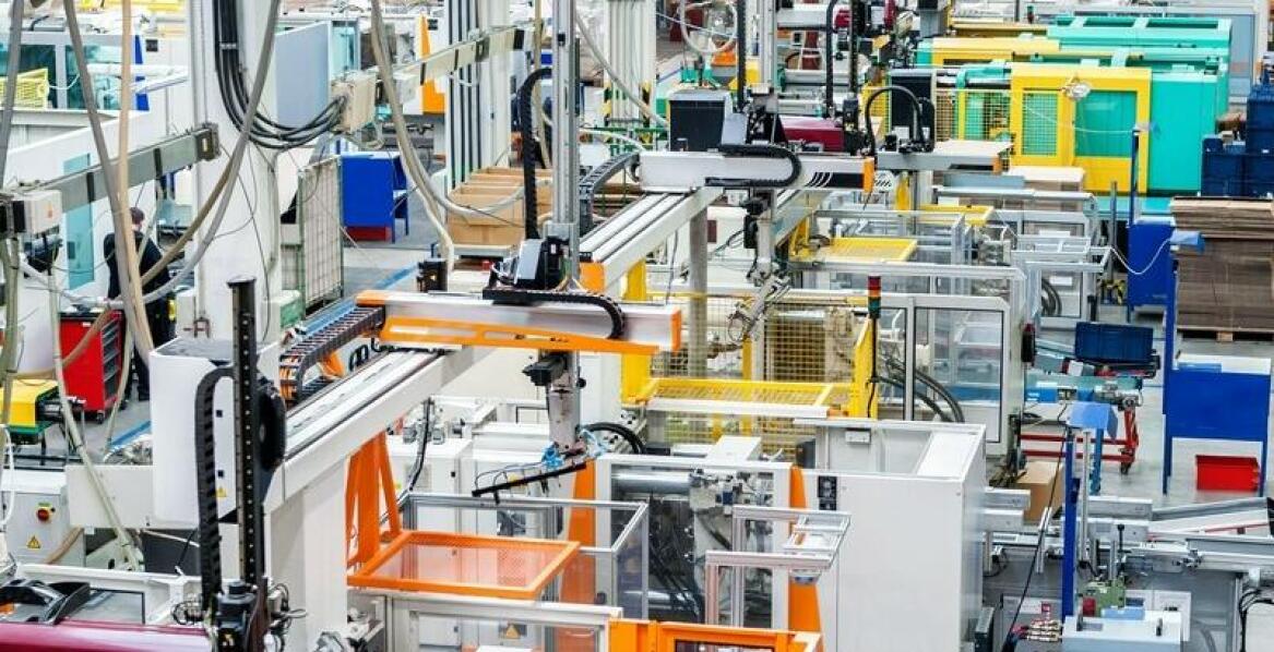 Zastosowanie manipulatorów z gotową instalacją do automatyzacji procesów produkcyjnych