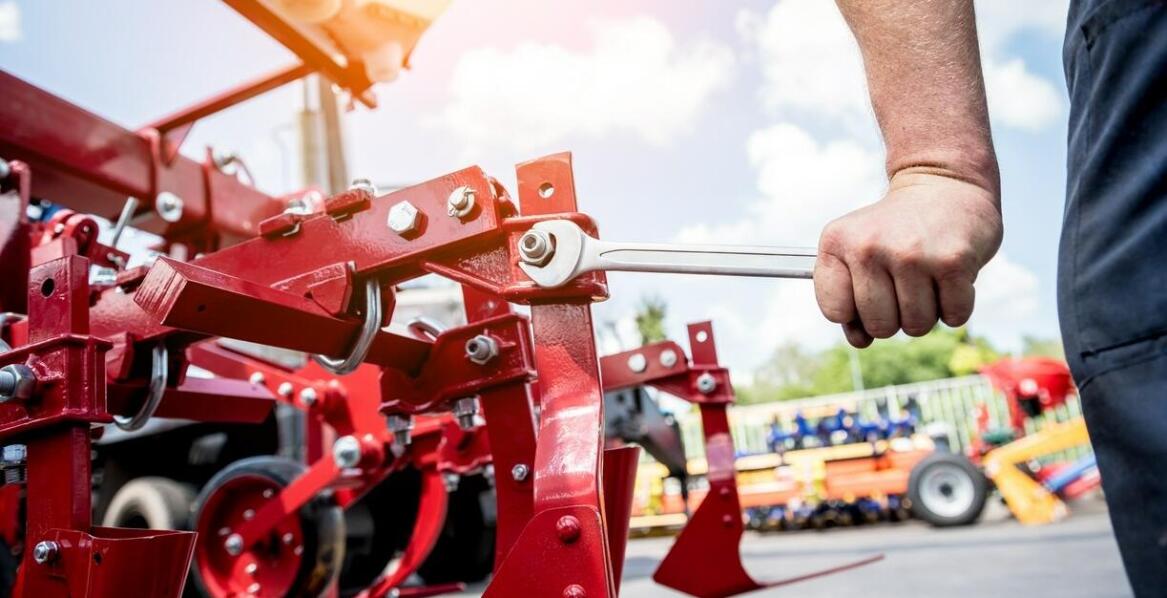 Prowadnice do silników i ich rola w optymalizacji pracy rolniczych maszyn