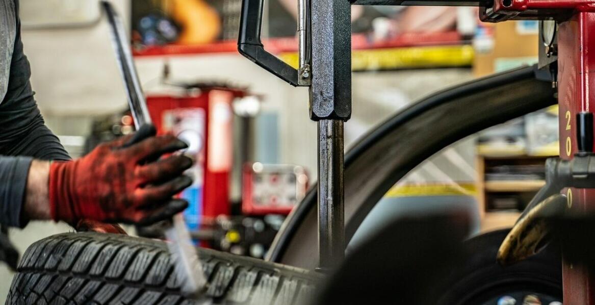 Jak przygotować samochód do sezonowej zmiany warunków atmosferycznych?