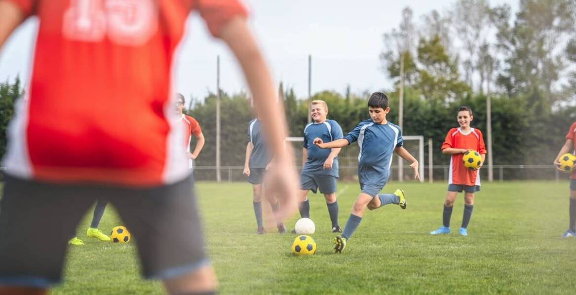 Programy sportowe na zielonych szkołach w górach: Aktywność na świeżym powietrzu