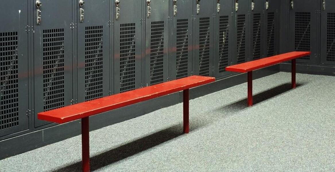 Jak dopasować szatniową ławkę do potrzeb różnorodnych przestrzeni?