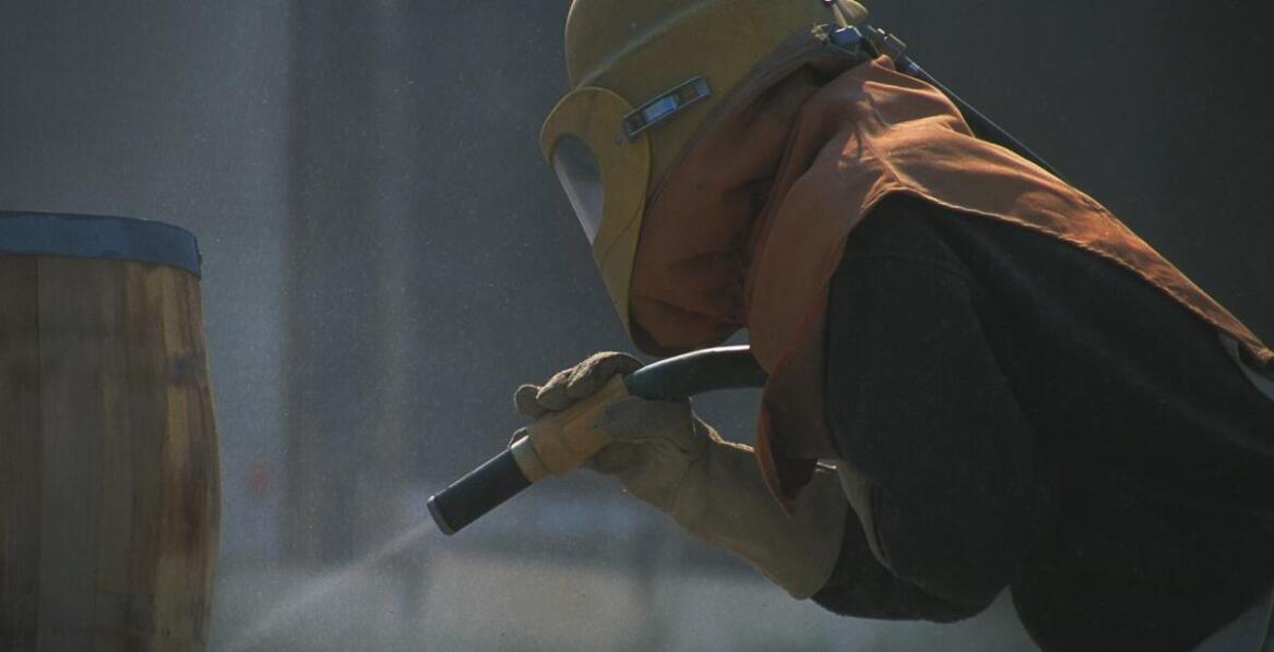 Jak piaskowanie wpływa na trwałość stalowych konstrukcji?