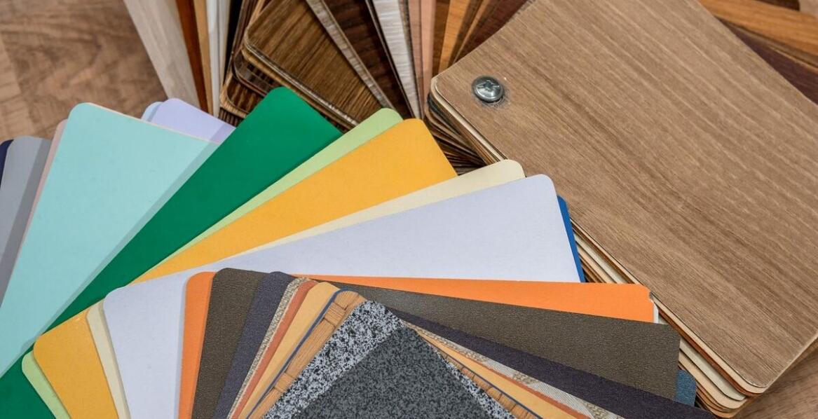 Jakie czynniki wpływają na wybór odpowiedniego typu opakowania do płyt CD/DVD?