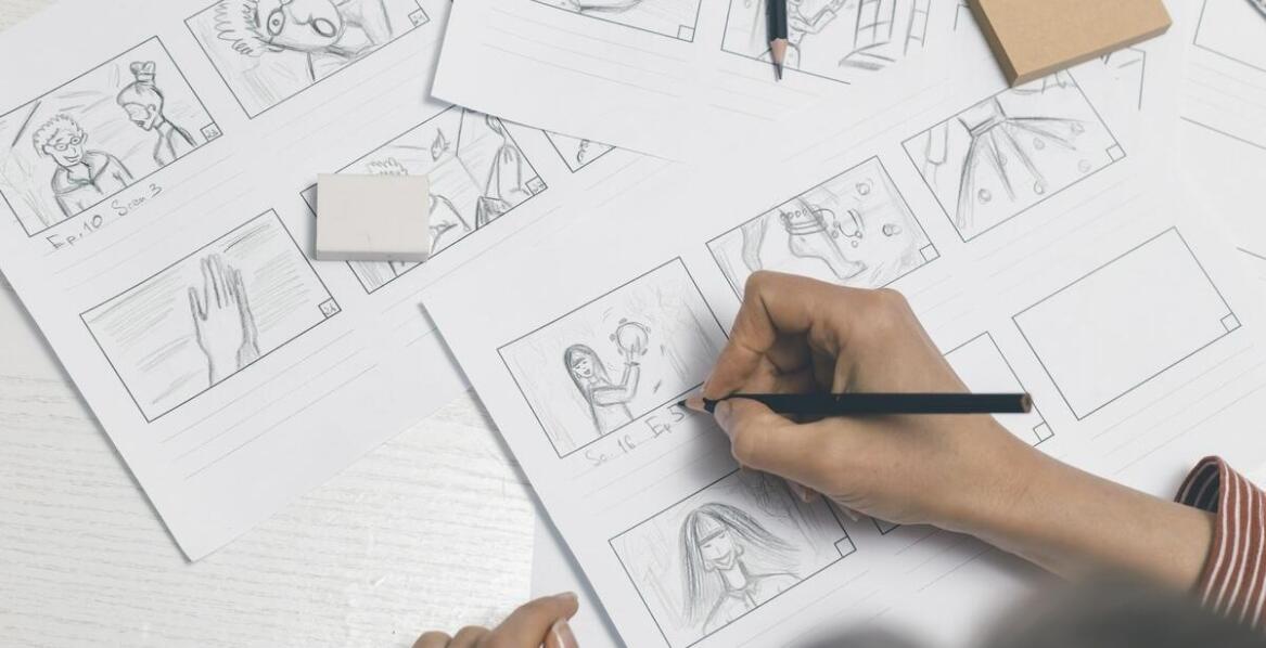 Animacja whiteboard a tradycyjne formy reklamy: co wybrać?