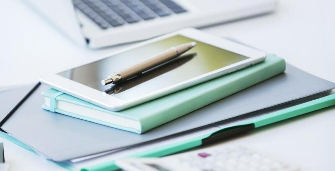 Długopisy z logo firmy jako narzędzie wspierające edukacyjne kampanie