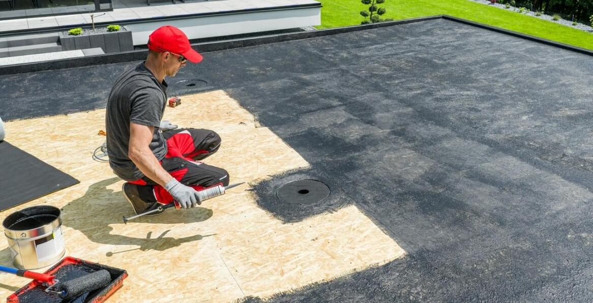 Zalety współpracy z profesjonalnym wykonawcą płaskich dachów