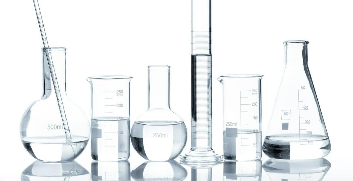 Znaczenie laboratoryjnego szkła w codziennych analizach chemicznych