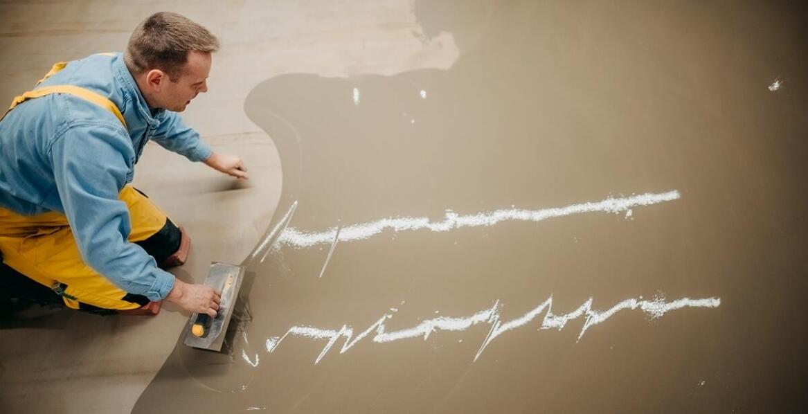 Osuszanie podposadzkowej strefy – kluczowe aspekty i techniki