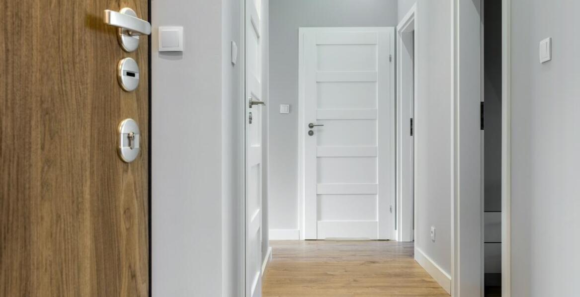 Jak wymiana drzwi we Wrocławiu wpływa na cieplny komfort mieszkania?