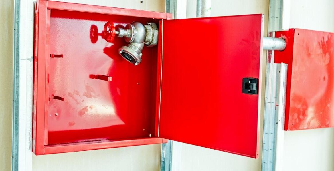 Rola hydrantowych instalacji w zintegrowanych systemach zabezpieczeń przeciwpożarowych