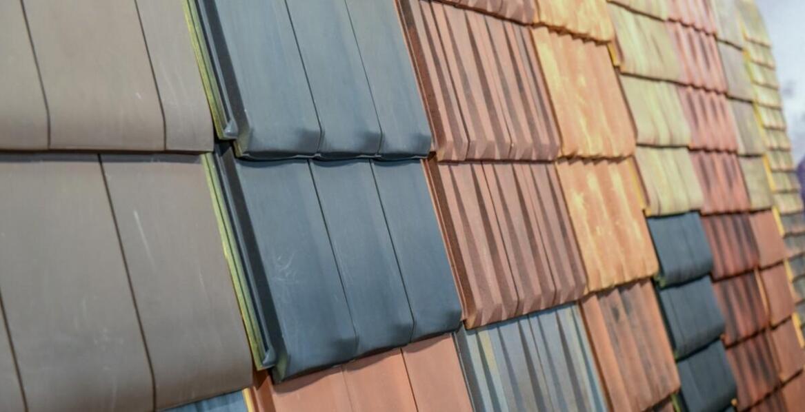 Jak dobrać dachowe akcesoria, aby zwiększyć funkcjonalność i estetykę dachu?