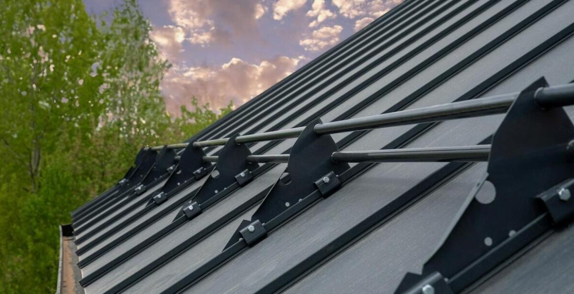 Akcesoria do fotowoltaicznych paneli – jak wspierają zarządzanie energią w hybrydowych systemach?