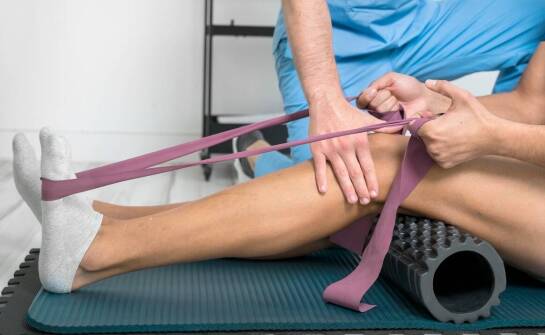 Jak kinezyterapia przyczynia się do poprawy ruchomości stawów?