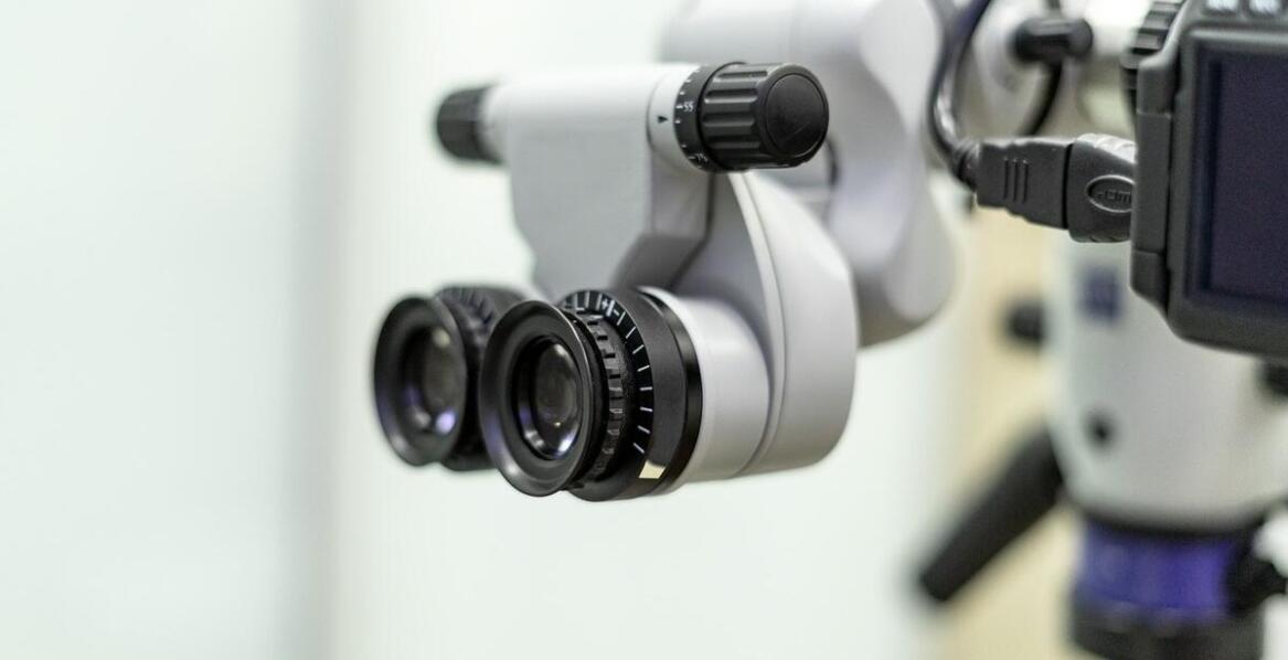 Czy mikroskopowa endodoncja jest bardziej skuteczna niż inne metody leczenia?