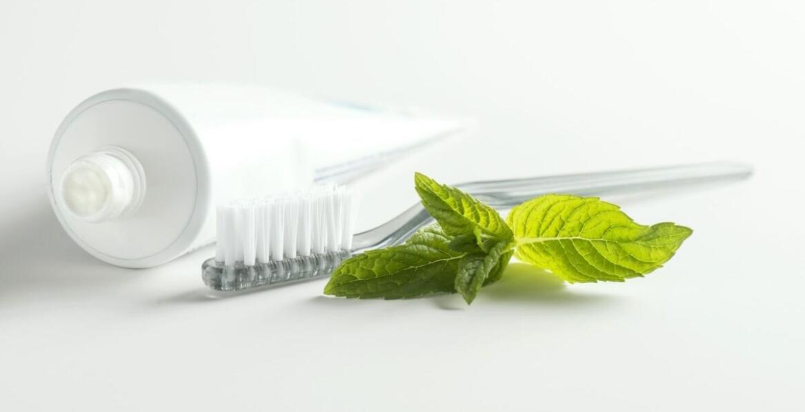 Ziołowa formuła pasty do zębów Diamond a codzienna higiena jamy ustnej