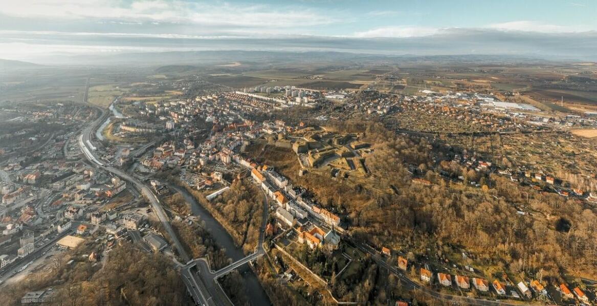 Jakie korzyści przynosi współpraca z agencją nieruchomości w Bochni przy wynajmie działki?