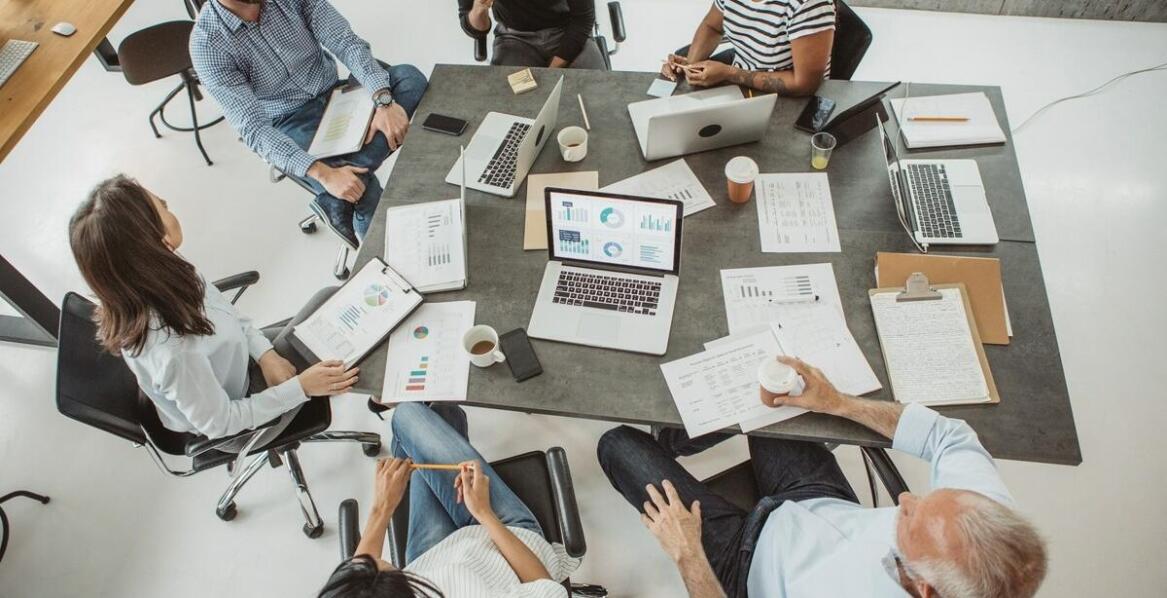 Rola kadrowo-płacowych usług w utrzymaniu zgodności z prawem pracy