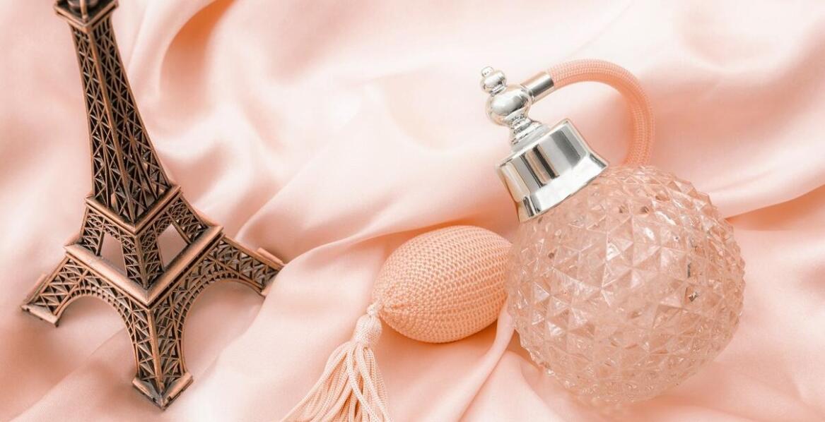 Rola zawartości zapachowych komponentów w tworzeniu intensywnych perfum