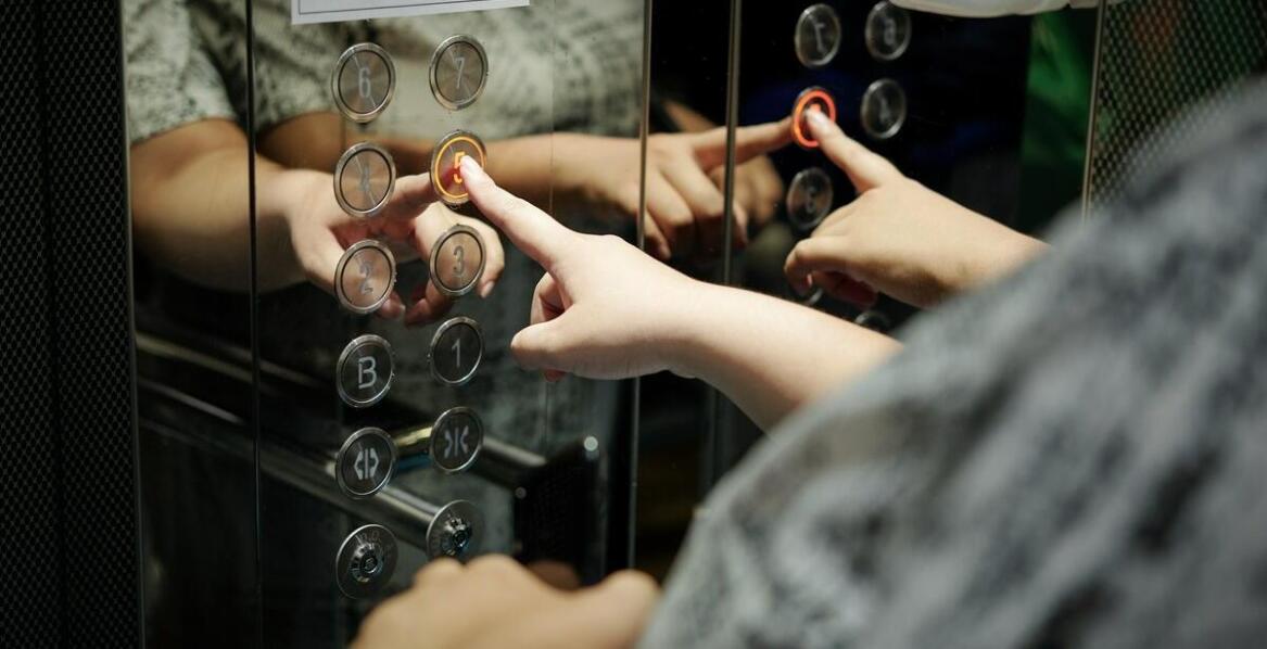 Bezpieczeństwo i efektywność – jak je zapewnić w dźwigowych usługach?