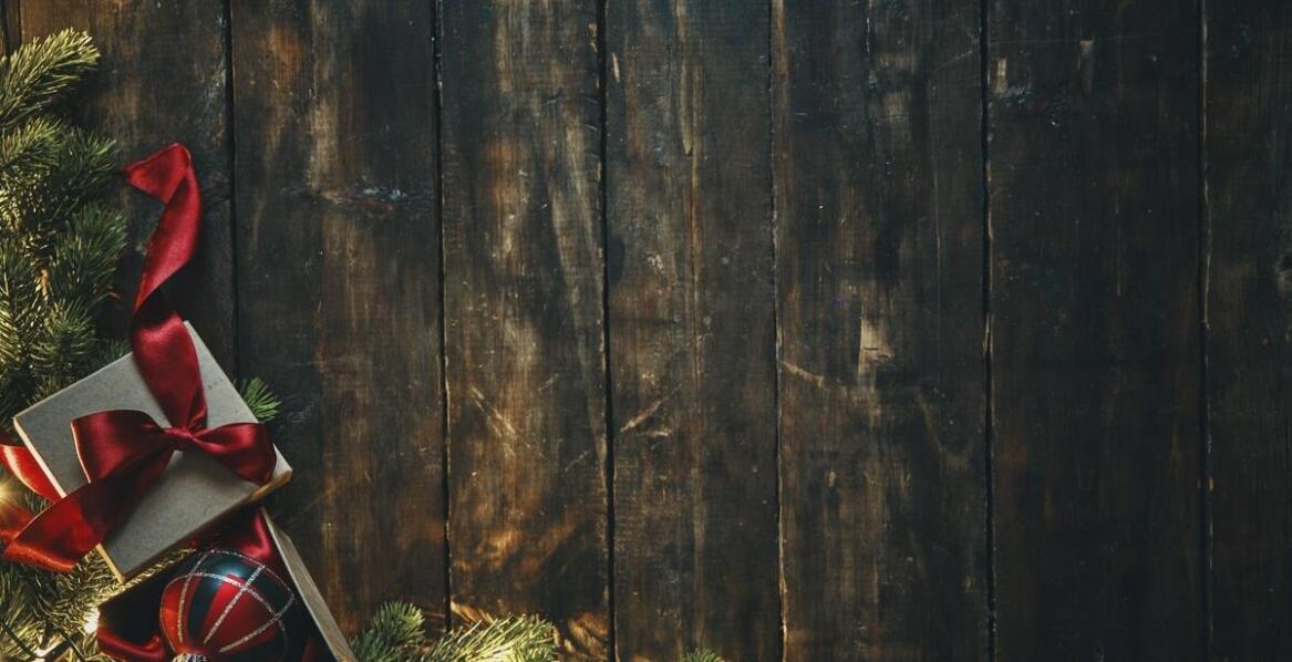 Wyjątkowa czapka świętego Mikołaja jako prezent – co warto wiedzieć przed zakupem?