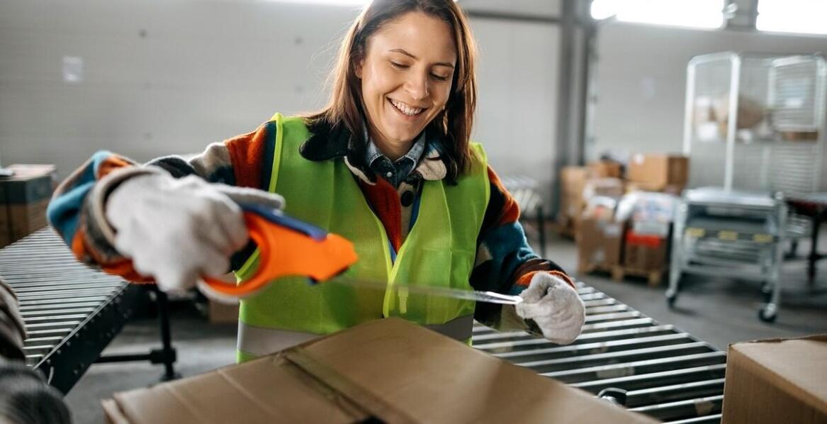 Jak usługi co-packing mogą wspierać obsługę sklepów internetowych?