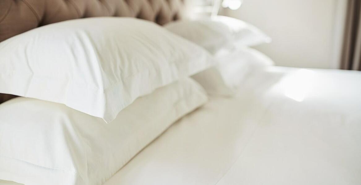 Hotelowe materace w rozmiarze 140x200 – co je wyróżnia?