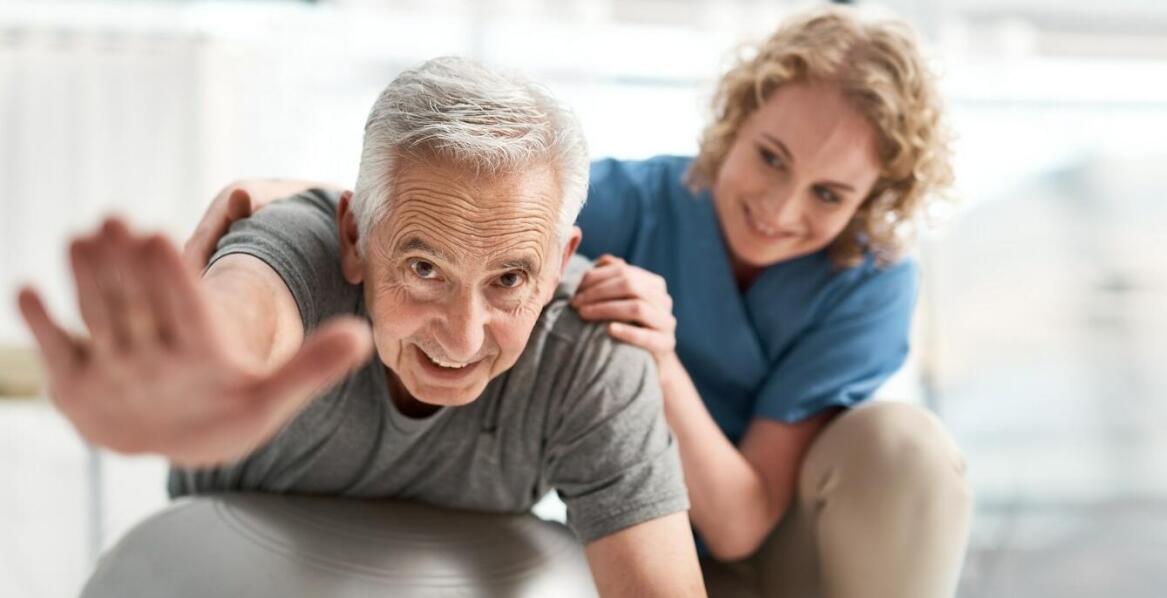 Jak profesjonalna domowa opieka wspiera rehabilitację po hospitalizacji?