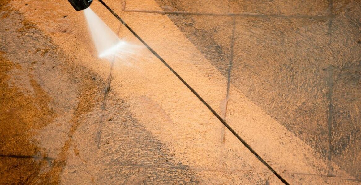 Jak długotrwałe są efekty sodowania brukowej kostki w warunkach miejskich?