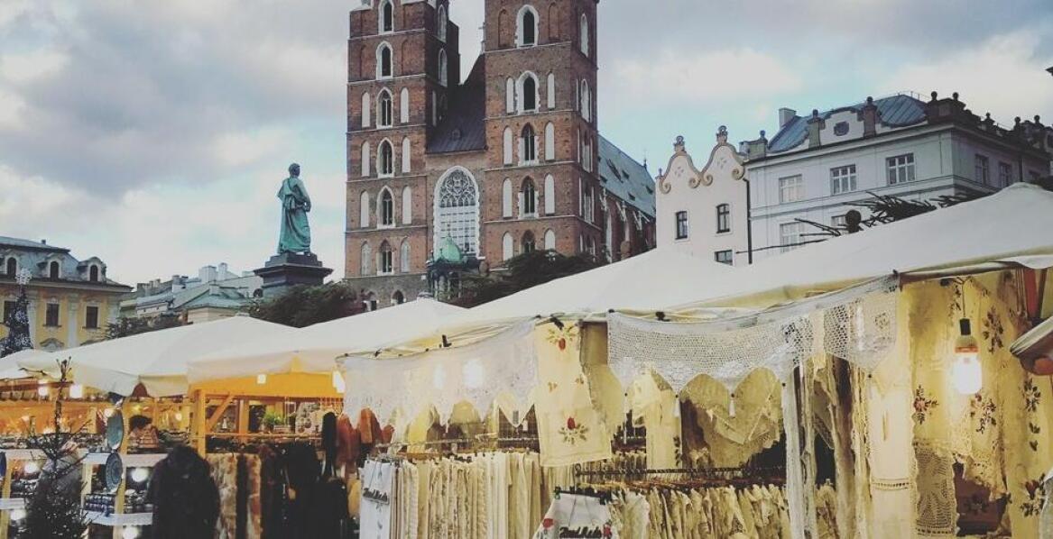 Jakie są najważniejsze czynniki wpływające na wybór lokalizacji nieruchomości w Krakowie?