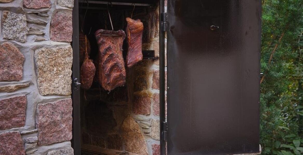 Przewodnik po wyborze najlepszych akcesoriów do wędzenia dla amatorów i dla profesjonalistów