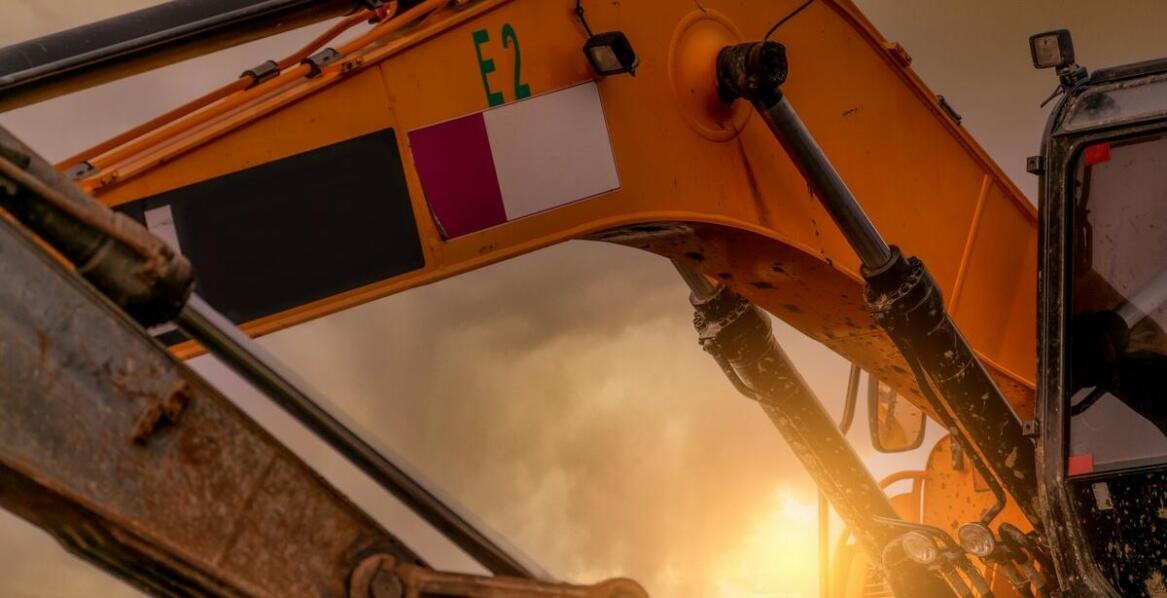 Zastosowanie ostrzegawczych taśm w różnych sektorach budownictwa