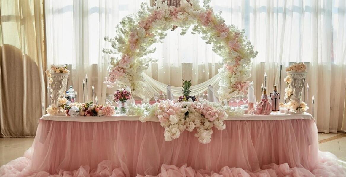 Wesela w Opalenicy: Dekoracyjne trendy na nadchodzący sezon