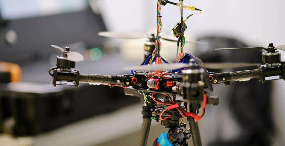 Procedura transportu drona do centralnego serwisu: co warto wiedzieć