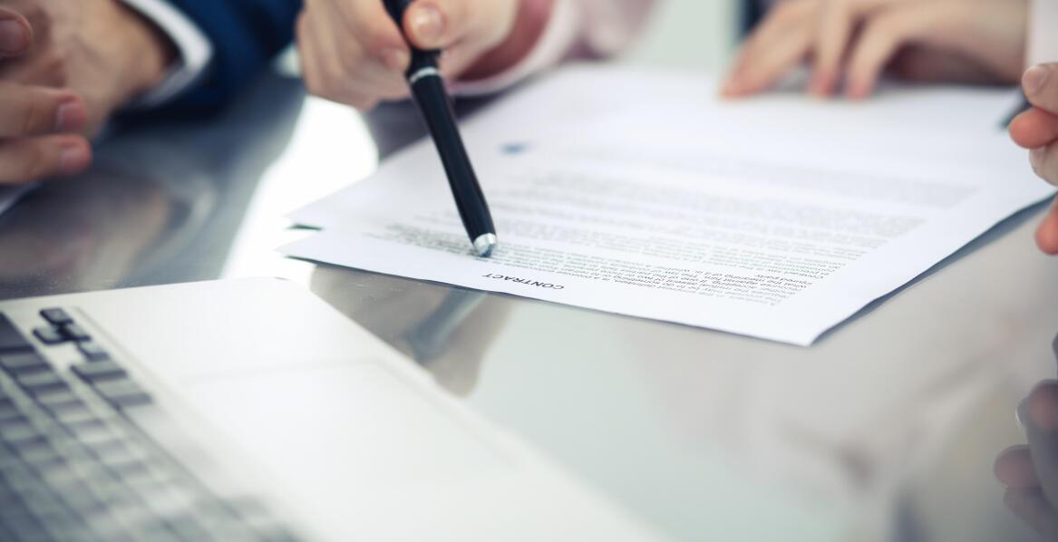 Jakie są kluczowe aspekty tłumaczenia umów leasingowych?