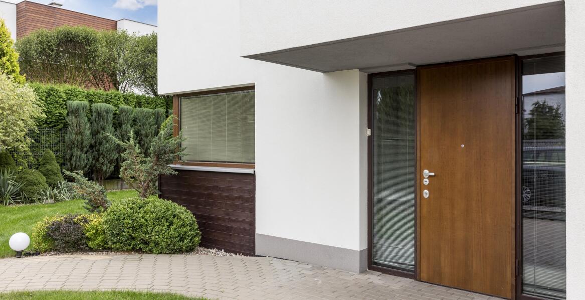 Które materiały najlepiej znoszą zmienną pogodę?