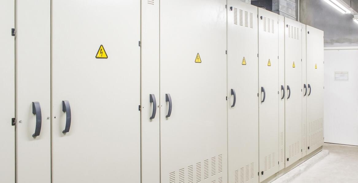 Wpływ bezpiecznych szaf na efektywność zarządzania niebezpiecznymi materiałami