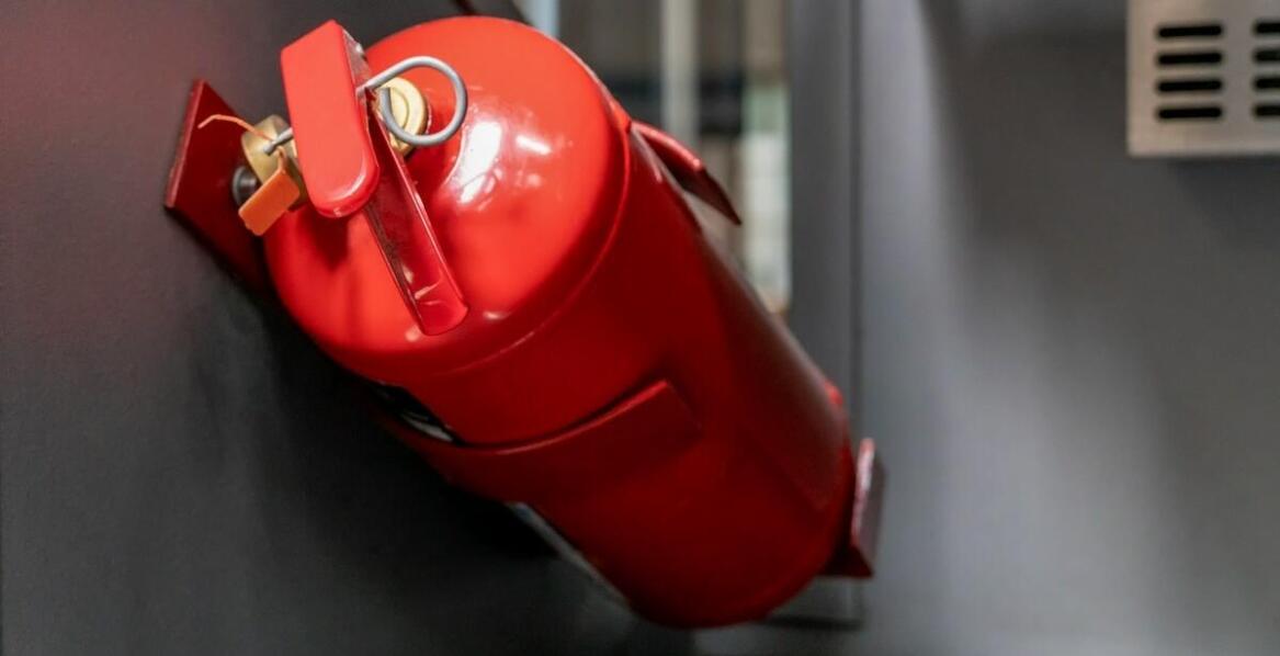 Rola ogniotrwałych szaf w ochronie pracowników przed niebezpiecznymi substancjami