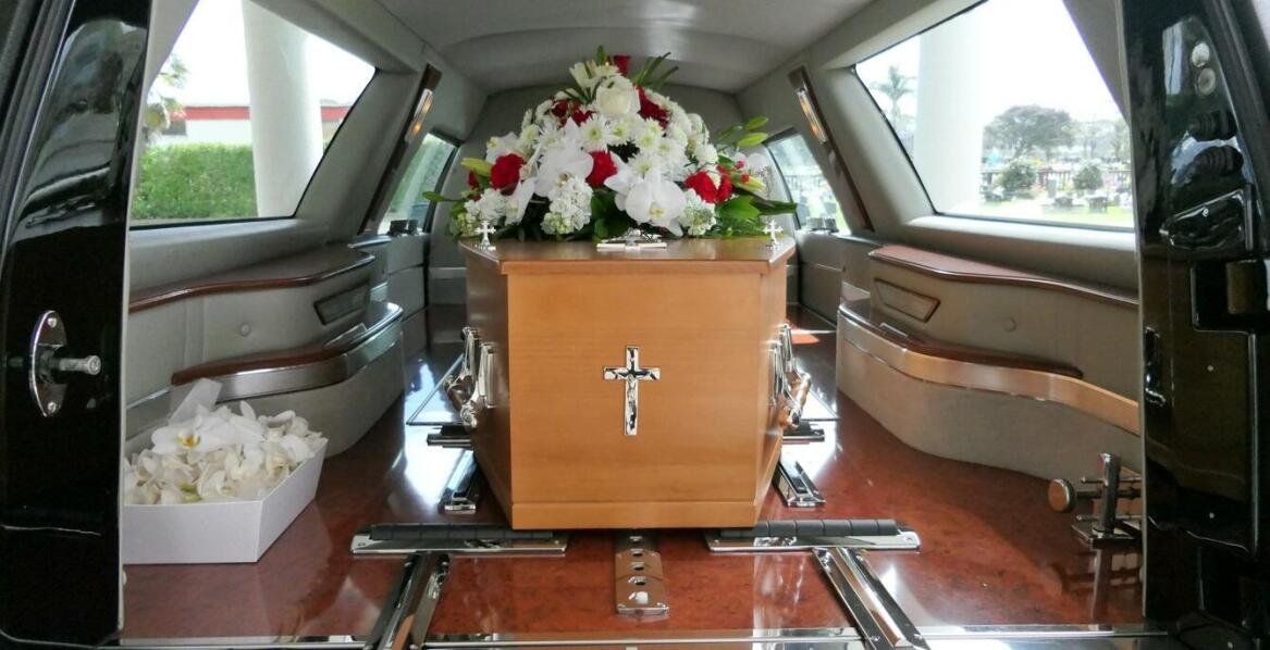 Jakie są opcje transportu zwłok oferowane przez pogrzebowe zakłady?