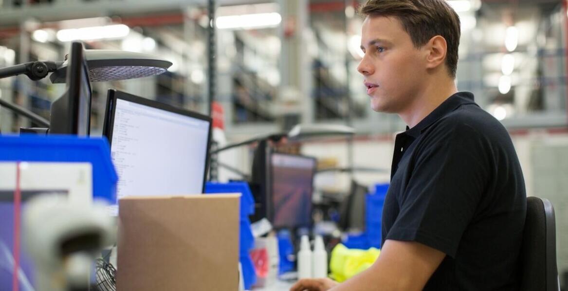 Usługi konfekcjonowania: klucz do lepszej obsługi zwrotów w e-commerce