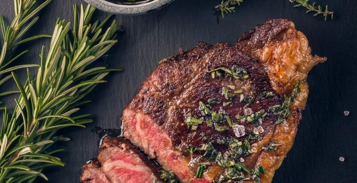 Zalety antrykotu sezonowanego: Dlaczego warto go wybrać?