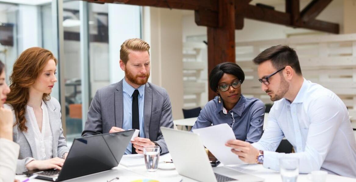 Wykorzystanie ustnych tłumaczeń podczas międzynarodowych negocjacji biznesowych