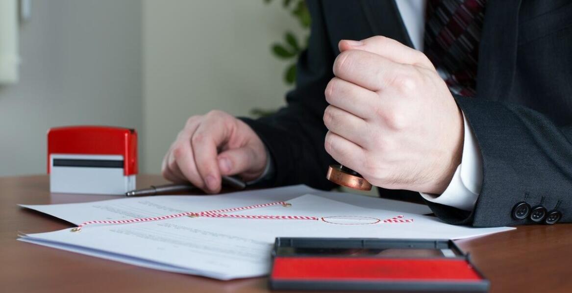 Jak notariusz w Katowicach pomaga przy składaniu oświadczeń o poddaniu się egzekucji?